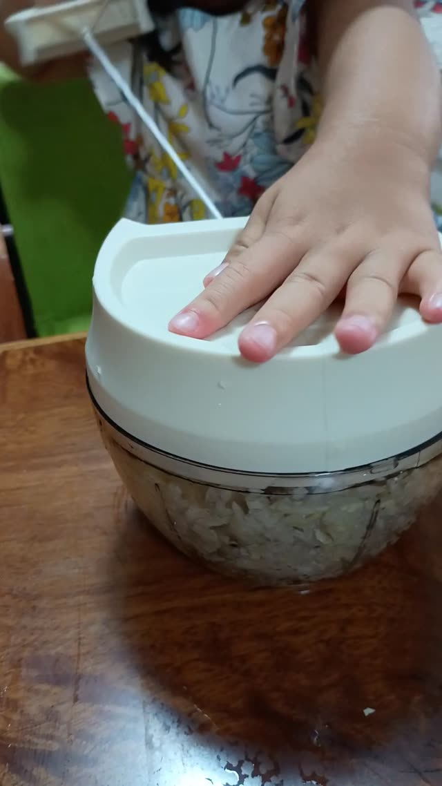 【3COINS】 ハンディーチョッパー ぶんぶん／KITINTO