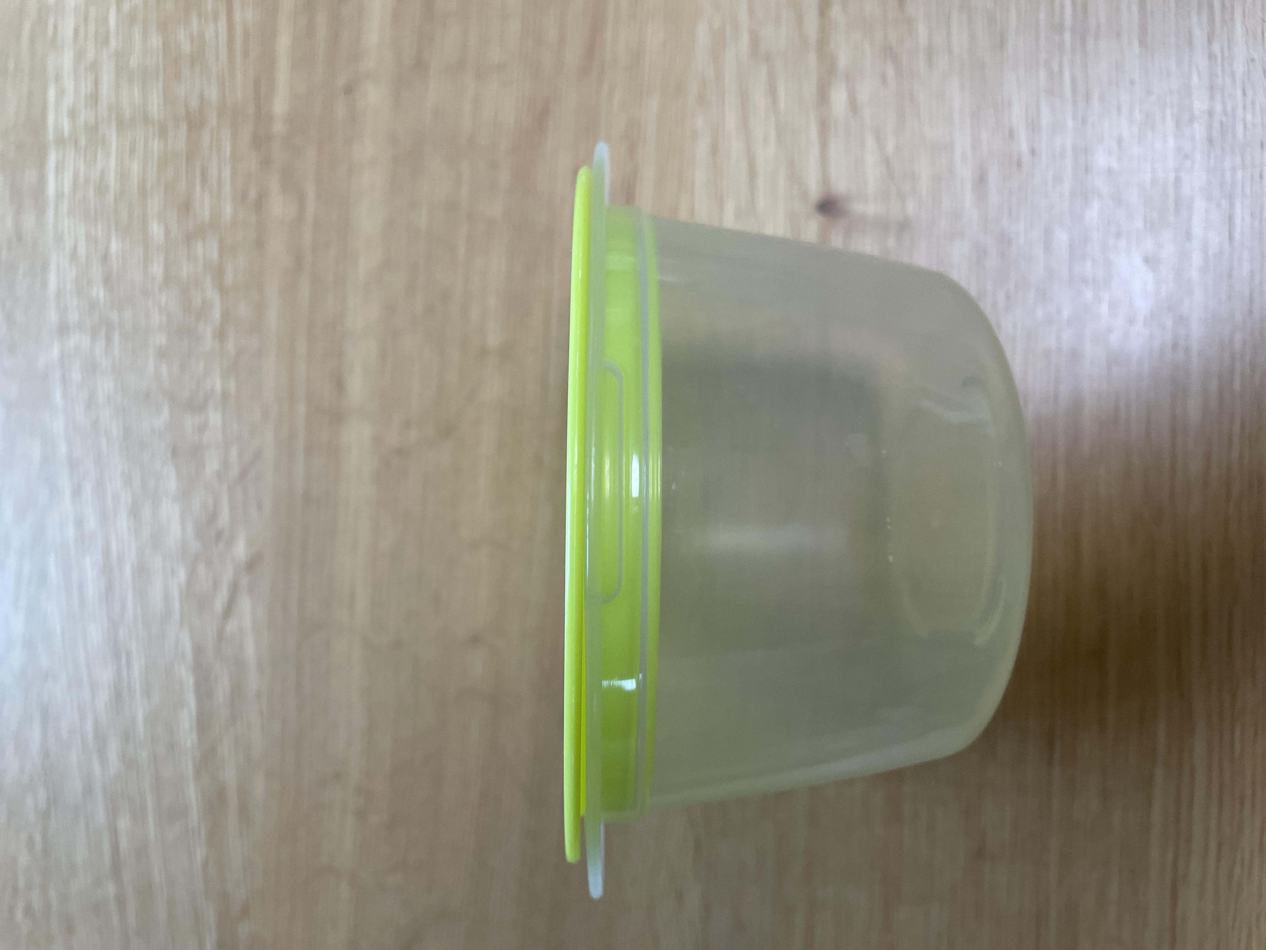 こちらは、お茶碗1杯分のご飯が保存出来る容器です。 そのまま冷凍できて、電子レン