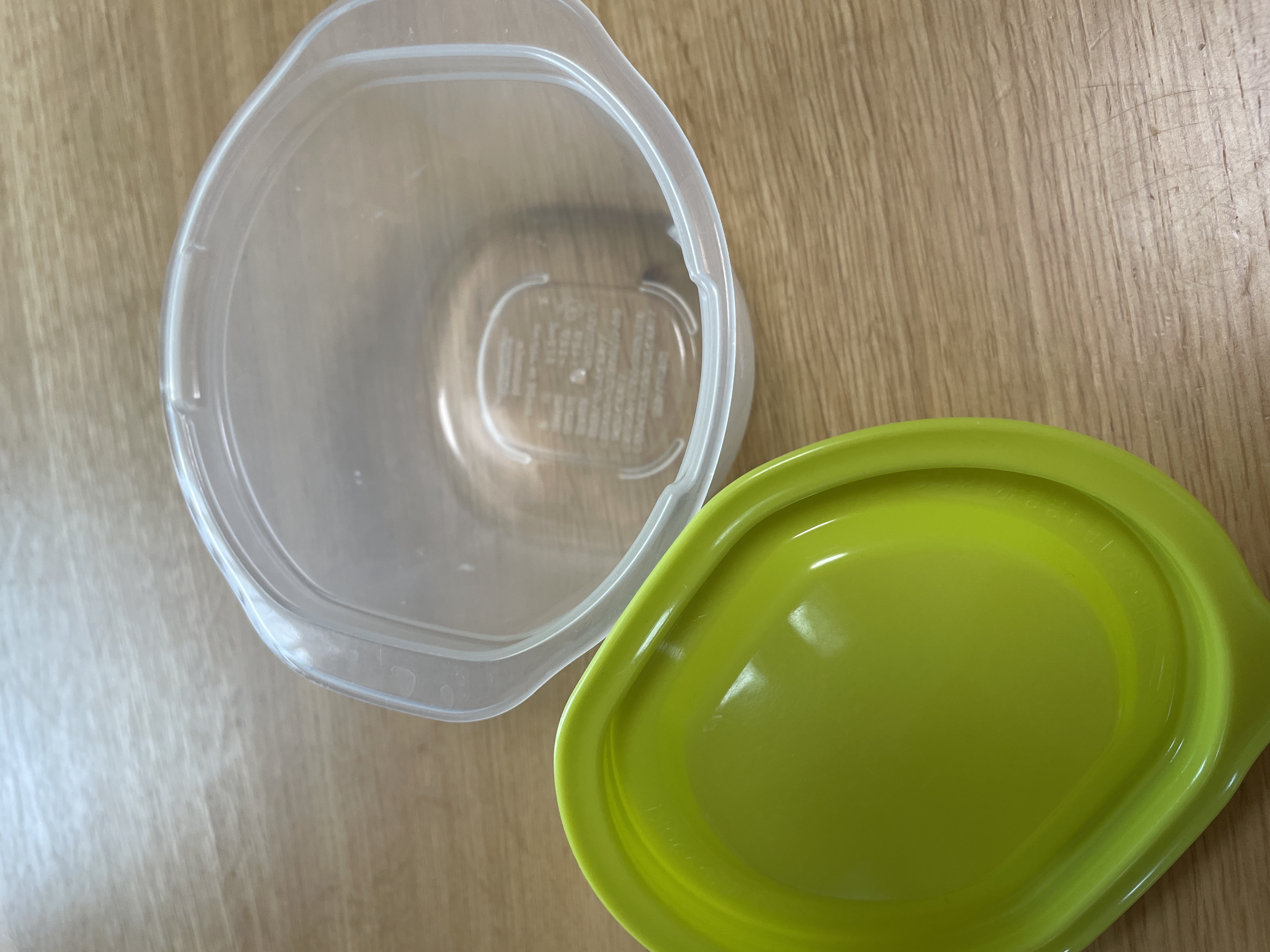 こちらは、お茶碗1杯分のご飯が保存出来る容器です。 そのまま冷凍できて、電子レン