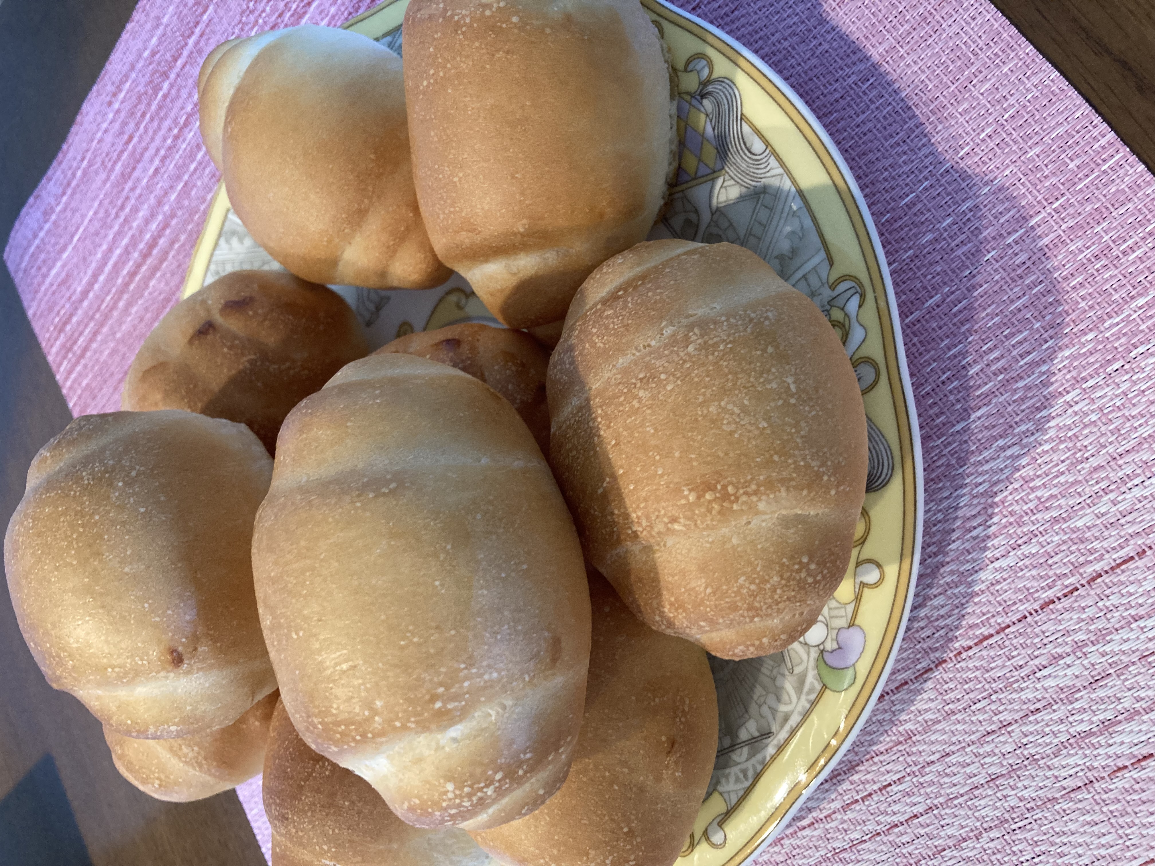 一時発酵までホームベーカリーでやって、あとは、オーブンで焼きます。 #ホームベー