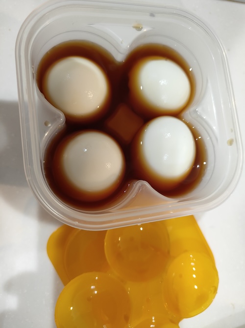 ダイソーの商品です。味つけ卵を作りたいけど、つけ汁大量にいるしなあと作りしぶって